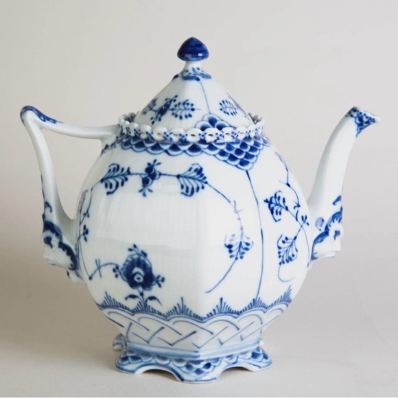 Royal Copenhagen Blue Fluted Full Lace Porcelain Teapot with Lid. Handmade - Picture 6 of 12